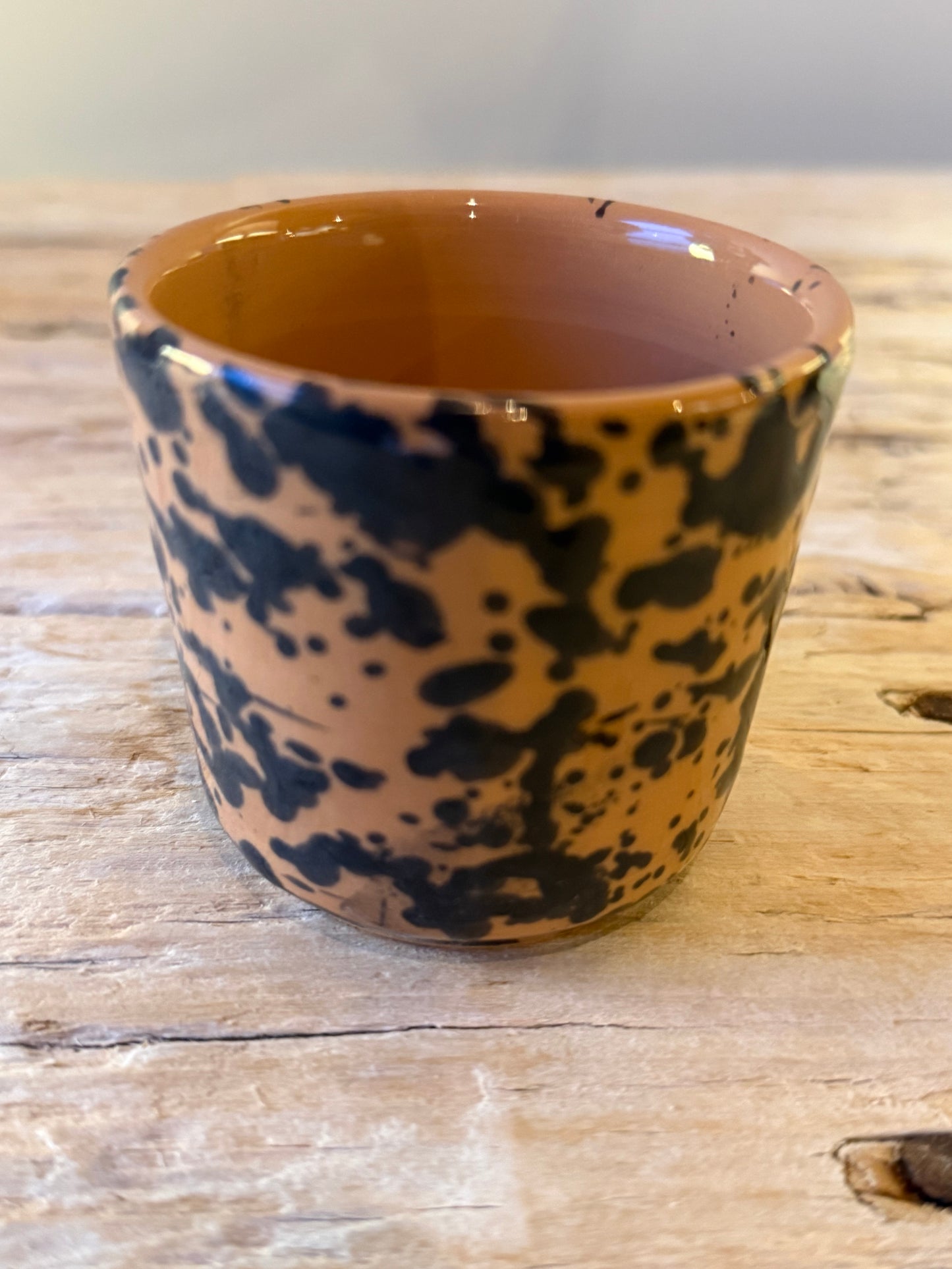 Pale terracotta & navy splatterware beaker