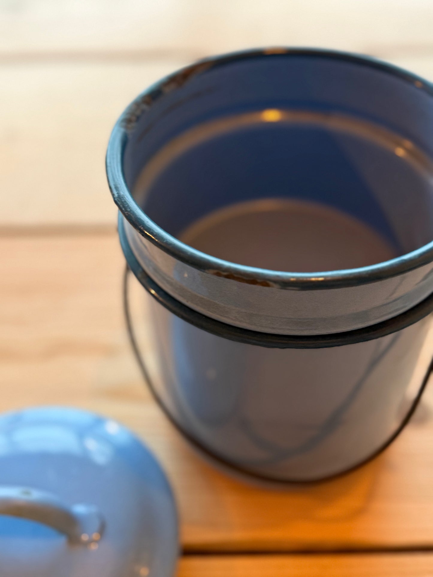 Enamel pail,  canteen  stackable