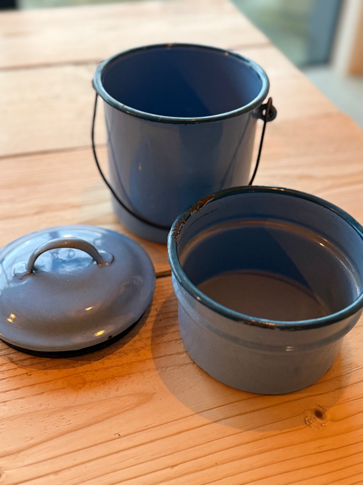 Enamel pail,  canteen  stackable